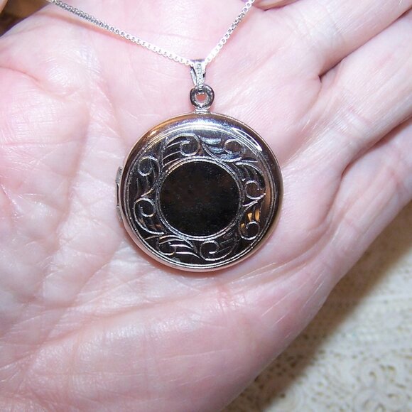 Van Dell Round Sterling Silver Locket - Engraved Design to Front - Picture 2 of 5